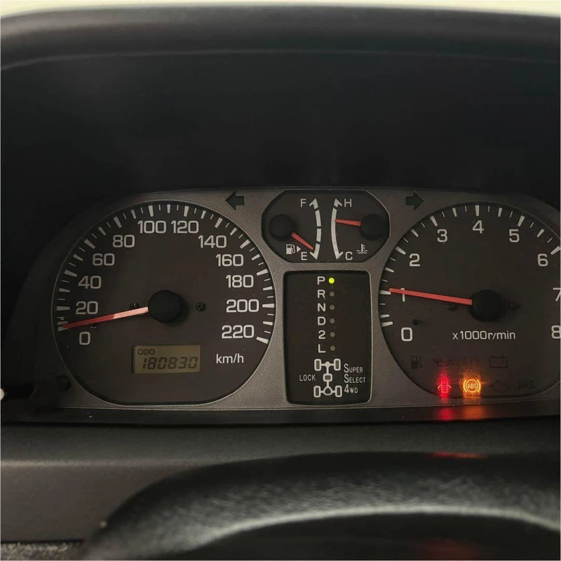 Foto 8: MITSUBISHI PAJERO IO 2001