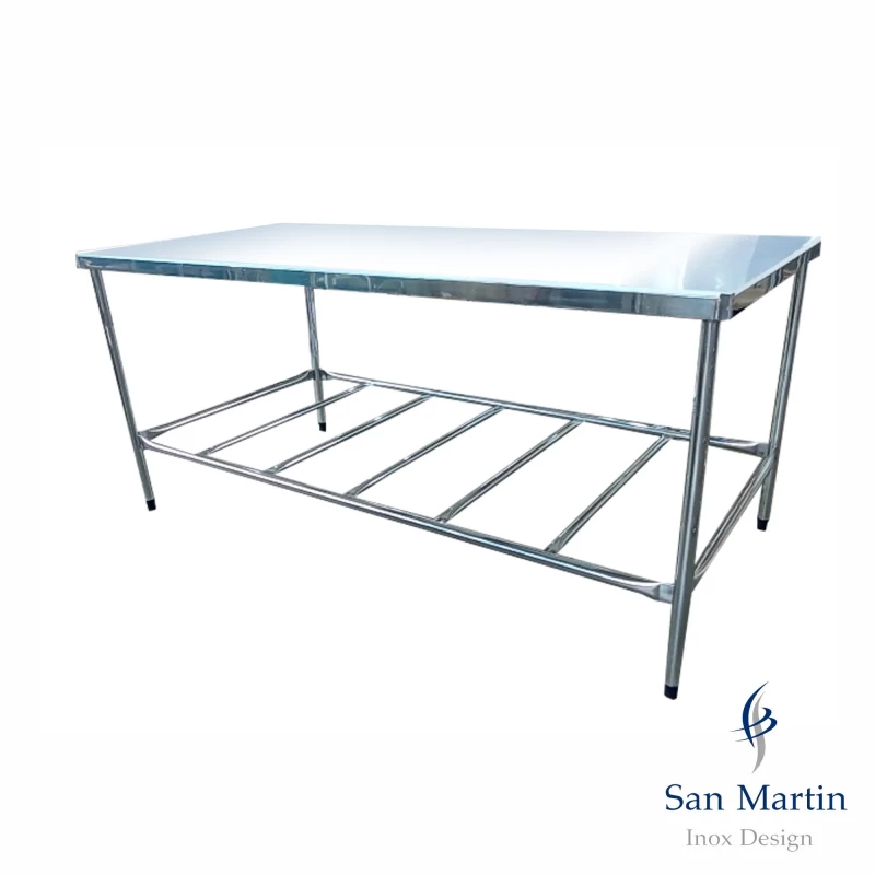 Mesa Inox Estrutura Tubular com Tampo em Polietileno.