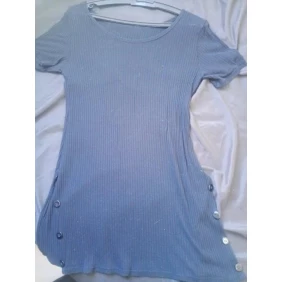 Foto Blusa longa colada com botões na lateral