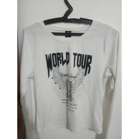 Foto Blusa branca de mangas tamanho GG 