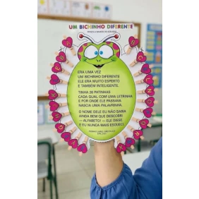 Foto Arquivo digital poema na luva