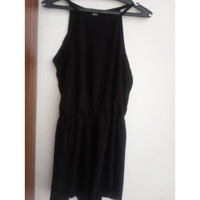 Foto Macacão preto fino tamanho M