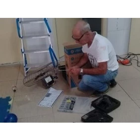 Foto  ventiladores parede instalação  manutenção reparos consertos para melhor bem estar do ambiente com uma temperatura confortavel 