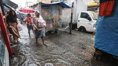 Foto: Mulher morre após carro ficar submerso em São Paulo