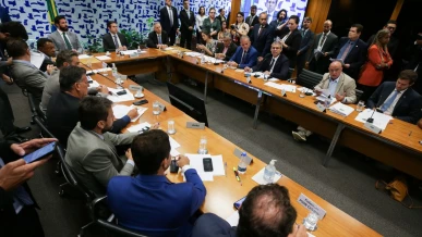 Foto: Sem acordo, deputados adiam decisão sobre Comissões da Câmara