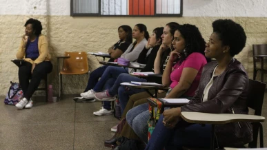 Foto: Rede de cursinhos populares dá bolsa de R$ 200 a estudantes