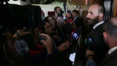 Foto: Por unanimidade, STF torna Eduardo Bolsonaro réu por atuação nos EUA