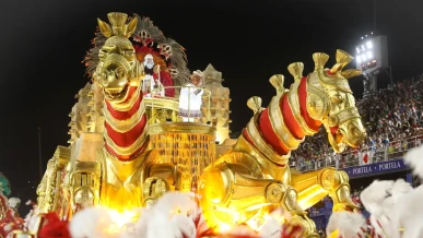 Foto: Enredos das escolas de samba contam a história não oficial