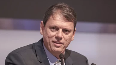 Foto: Moraes autoriza Tarcísio a visitar Bolsonaro na prisão na quinta-feira