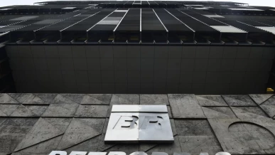 Foto: Petrobras reduz preço da gasolina em 5,2% a partir desta terça