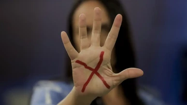 Foto: Ligue 180 pode ser obrigatório em notícias de violência contra mulher