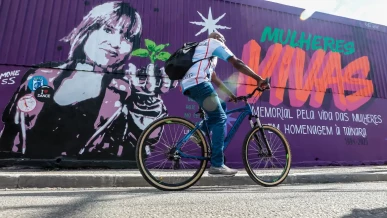Foto: Ato contra feminicídio inaugura mural em homenagem a Tainara em SP