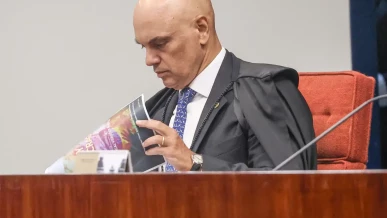 Foto: Moraes abre ação contra Flávio Bolsonaro por suposta calúnia a Lula