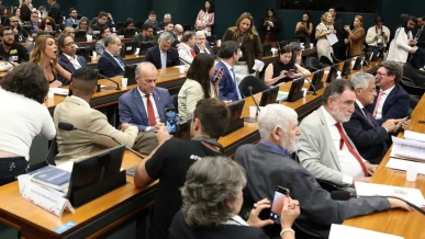 Foto: Pedido de vista adia votação da PEC do fim da 6x1 na CCJ da Câmara