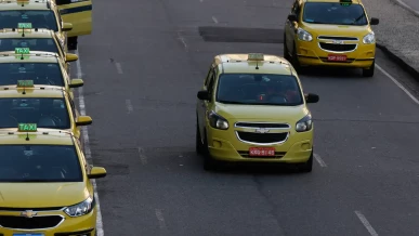 Foto: CMN regulamenta nova linha para motoristas de aplicativos e taxistas