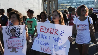 Foto: CCJ adia novamente análise de PEC sobre redução da maioridade penal