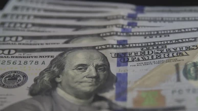Foto: Dólar cai para R$ 5,03 com alívio geopolítico e foco nos EUA