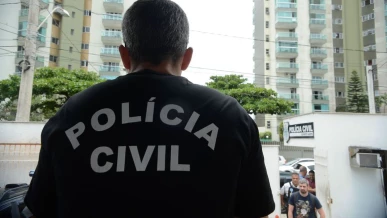 Foto: Polícia faz operação contra núcleo financeiro do Comando Vermelho