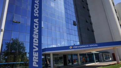 Foto: Fila do INSS cai ao menor nível em 21 meses, com 1,8 milhão de pedidos