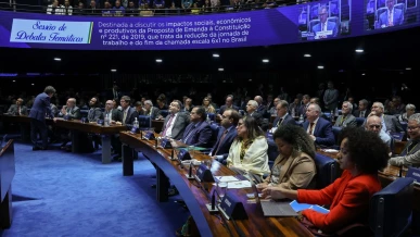 Foto: Empresários atacam PEC 6x1 no Senado; sindicatos e governo defendem