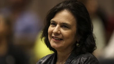 Foto: Nísia Trindade lança livro sobre bastidores da covid-19