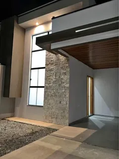 Casa 03 dormitórios Pé Direito Alto no Quintas de Santa Cruz Areão
