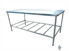 Mesa Inox Estrutura Tubular com Tampo em Polietileno.
