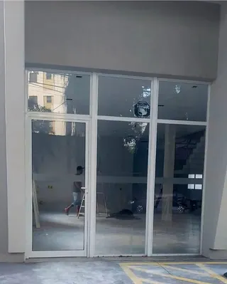 Porta pivotante