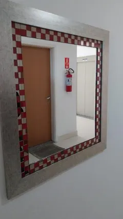Espelho com moldura