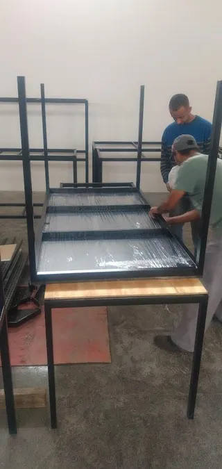 Móveis industriais.