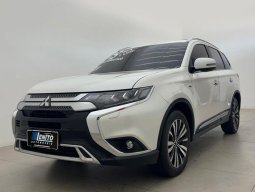 Foto MITSUBISHI OUTLANDER 3.0 HPES 2019