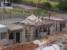 Foto Casa de Condomínio de 2 quartos, 66m² no bairro Parque Residencial Maria Elmira, em Caçapava