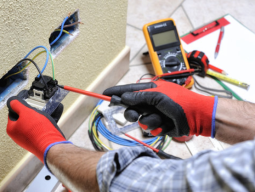 Foto Tomada Eletrica Manutenção Reparos Consertos troca de voltagem instalação